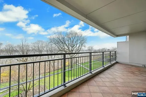 4 Horizon Road Fort Lee NJ 07024