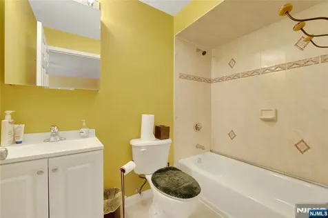 411 Fairway Drive Leonia NJ 07605