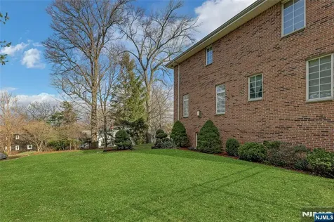 411 Fairway Drive Leonia NJ 07605