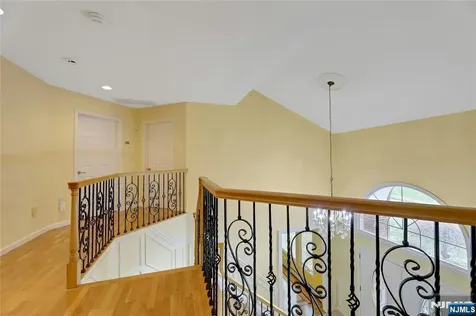 411 Fairway Drive Leonia NJ 07605