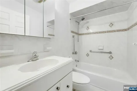 411 Fairway Drive Leonia NJ 07605