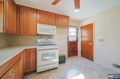 50 Knolls Road Bloomingdale NJ 07403