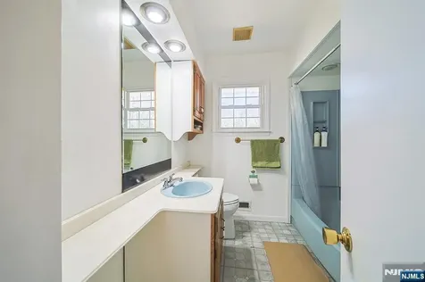 50 Knolls Road Bloomingdale NJ 07403