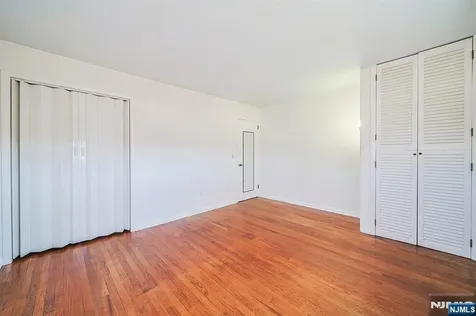 50 Knolls Road Bloomingdale NJ 07403