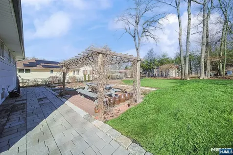 50 Knolls Road Bloomingdale NJ 07403