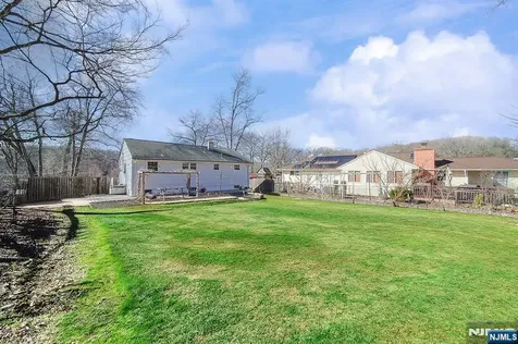 50 Knolls Road Bloomingdale NJ 07403