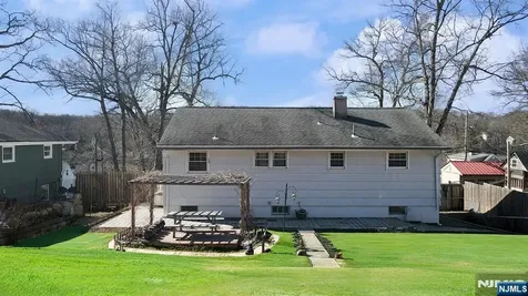 50 Knolls Road Bloomingdale NJ 07403