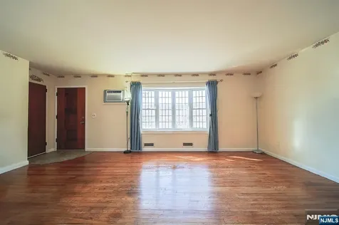 50 Knolls Road Bloomingdale NJ 07403