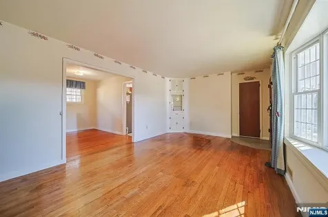 50 Knolls Road Bloomingdale NJ 07403
