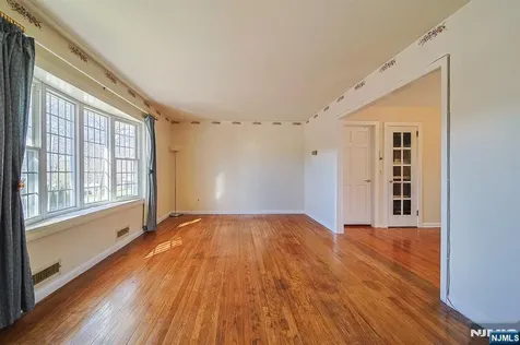50 Knolls Road Bloomingdale NJ 07403