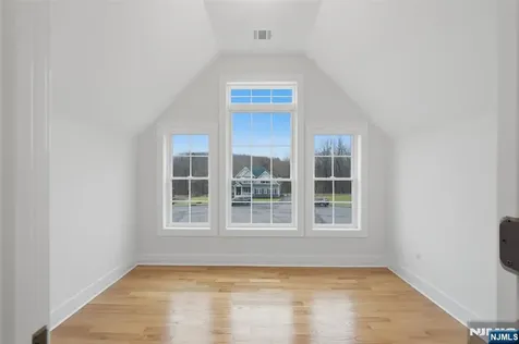 16 Mcdonald Court New Windsor NY 12553