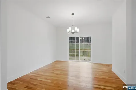 16 Mcdonald Court New Windsor NY 12553