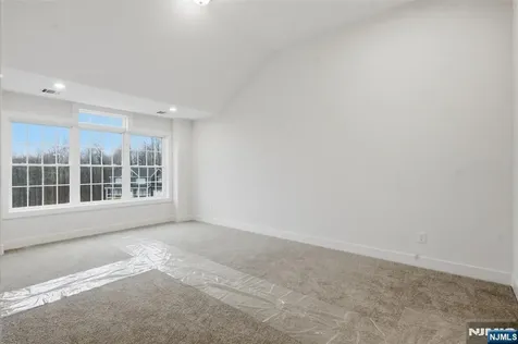 16 Mcdonald Court New Windsor NY 12553