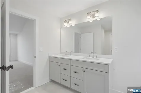 16 Mcdonald Court New Windsor NY 12553