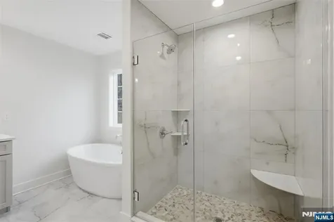 16 Mcdonald Court New Windsor NY 12553
