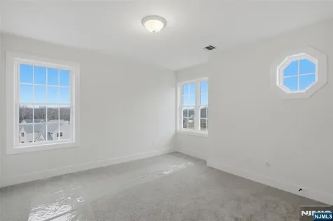 16 Mcdonald Court New Windsor NY 12553