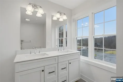 16 Mcdonald Court New Windsor NY 12553
