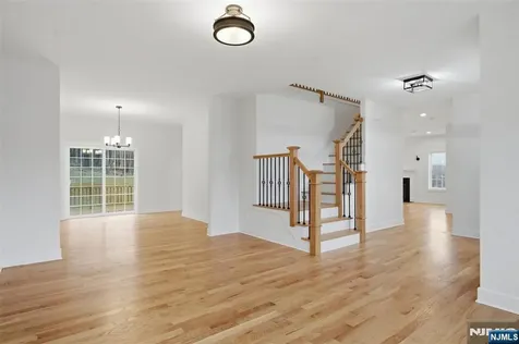 16 Mcdonald Court New Windsor NY 12553