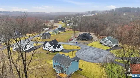 16 Mcdonald Court New Windsor NY 12553