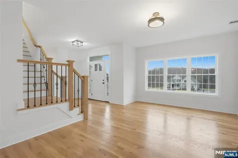16 Mcdonald Court New Windsor NY 12553