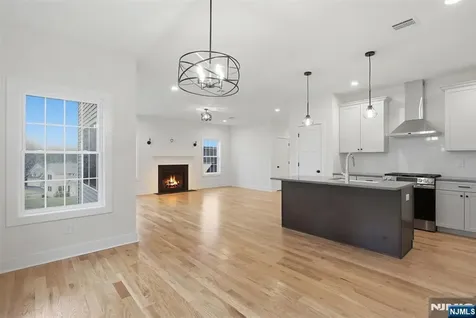 16 Mcdonald Court New Windsor NY 12553