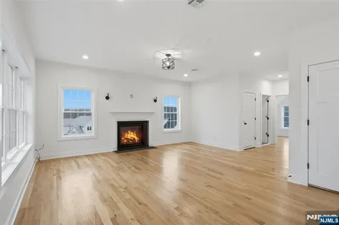 16 Mcdonald Court New Windsor NY 12553