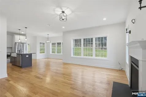 16 Mcdonald Court New Windsor NY 12553