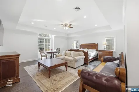 8 Ranch Lane Closter NJ 07624