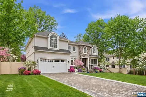 8 Ranch Lane Closter NJ 07624