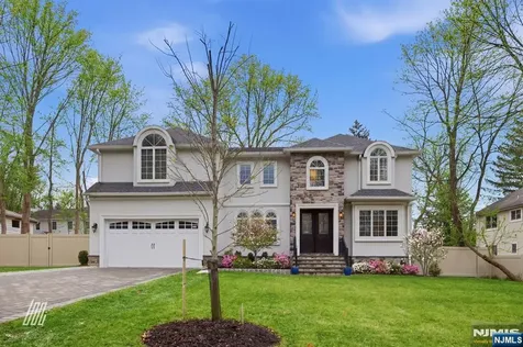 8 Ranch Lane Closter NJ 07624