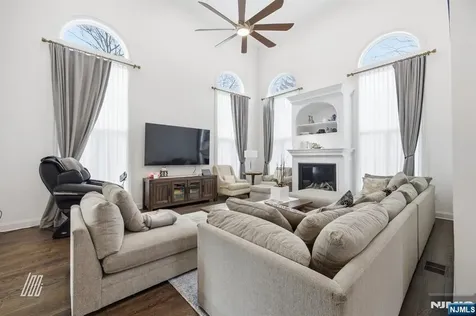 8 Ranch Lane Closter NJ 07624