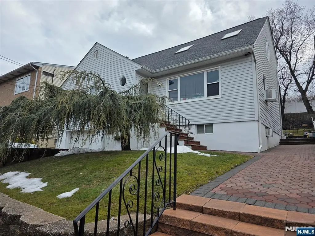 316 10th Street Palisades Park NJ 07650