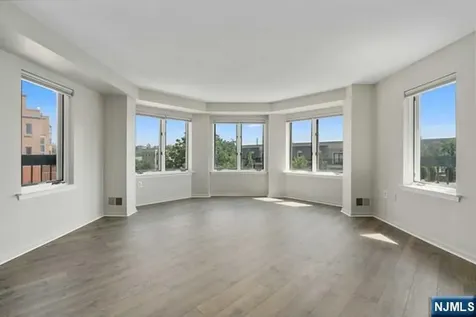 405 Williams Court Edgewater NJ 07020