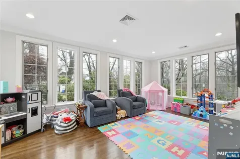 14 Old Smith Road Tenafly NJ 07670