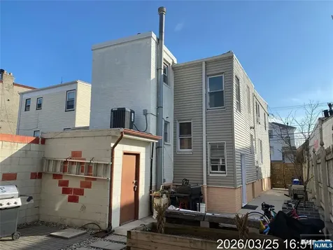 38 Delancy Street Newark NJ 07105