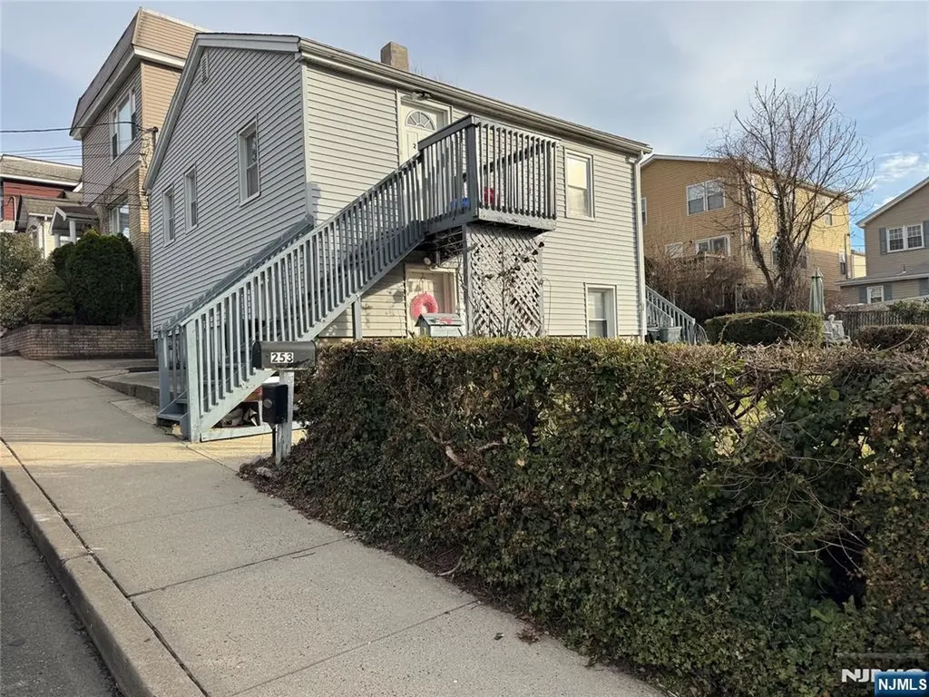 253 Crystal Street North Arlington NJ 07031