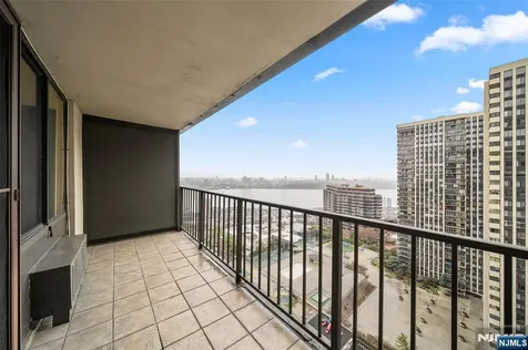 300 Winston Cliffside Park NJ 07010