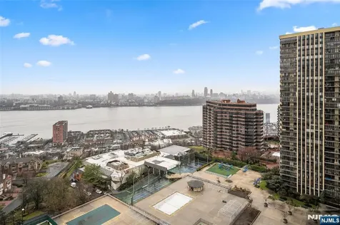 300 Winston Cliffside Park NJ 07010