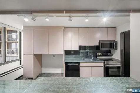 300 Winston Cliffside Park NJ 07010