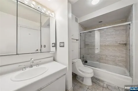 300 Winston Cliffside Park NJ 07010