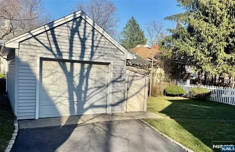 689 Linden Avenue Ridgefield NJ 07657