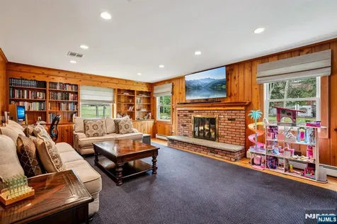 300 Briarwood Drive Wyckoff NJ 07481