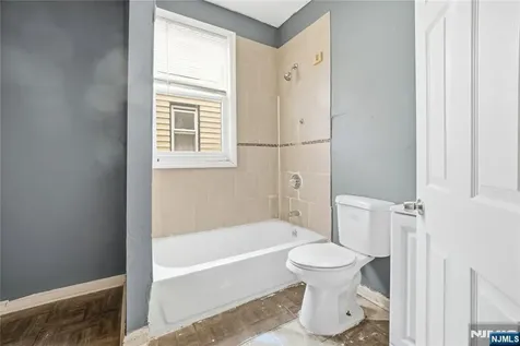 375 6th Avenue Newark NJ 07107