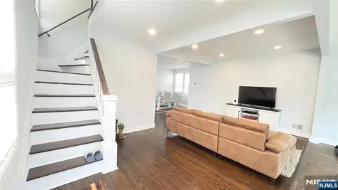 9 Chestnut Street North Arlington NJ 07031