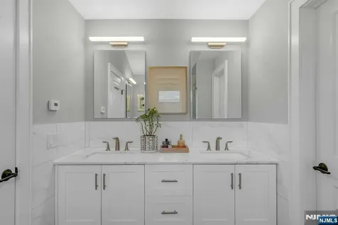 387 Lincoln Avenue Cliffside Park NJ 07010