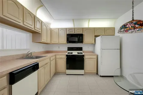 32 Cedar Street Jersey City NJ 07305