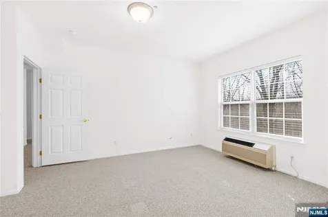 4 Richmond Road West Milford NJ 07480