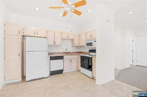 4 Richmond Road West Milford NJ 07480