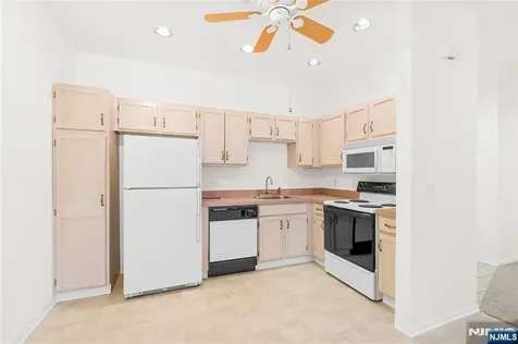 4 Richmond Road West Milford NJ 07480