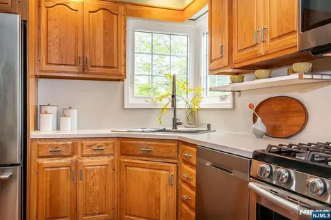 8 Abbington Terrace Glen Rock NJ 07452